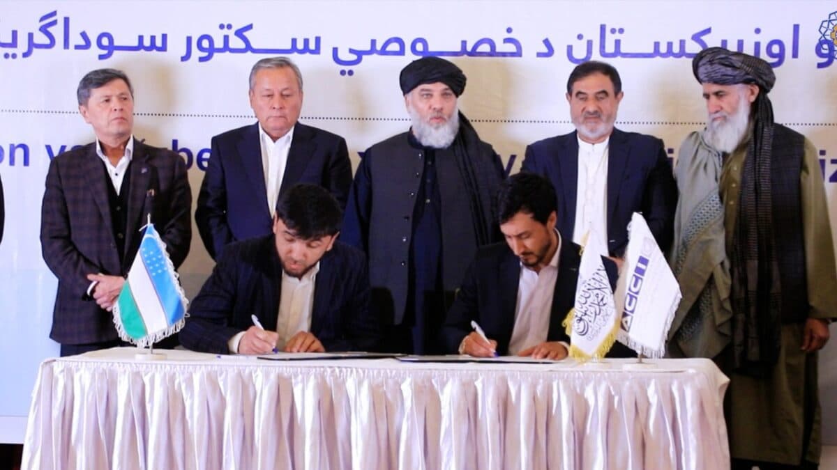 In Kabul, Afghan and Uzbek traders signed agreements worth 520 million dollars.