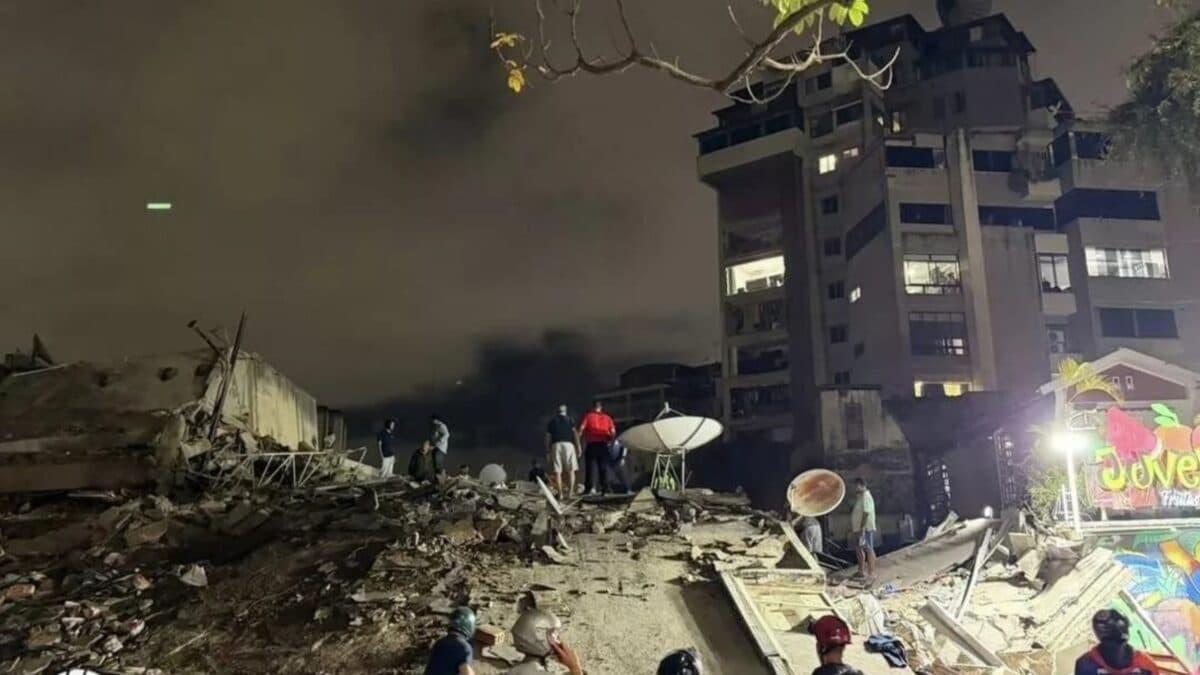 The death toll from the earthquakes in Venezuela has risen to 235.