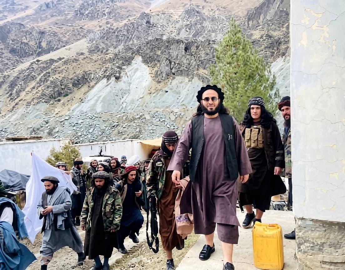 طالبانو په بدخشان كې خپل پخوانى سيمه ييز قوماندان «جمعه خان » نيولى.