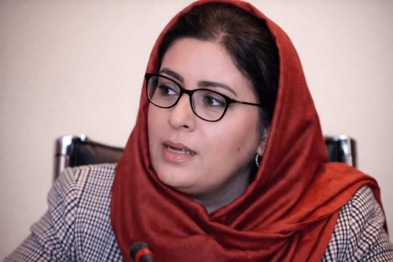 اصیلا وردک: اکنون خلبانان، داکتران و انجنیران برای بقا به خیاطی روی آورده‌اند.