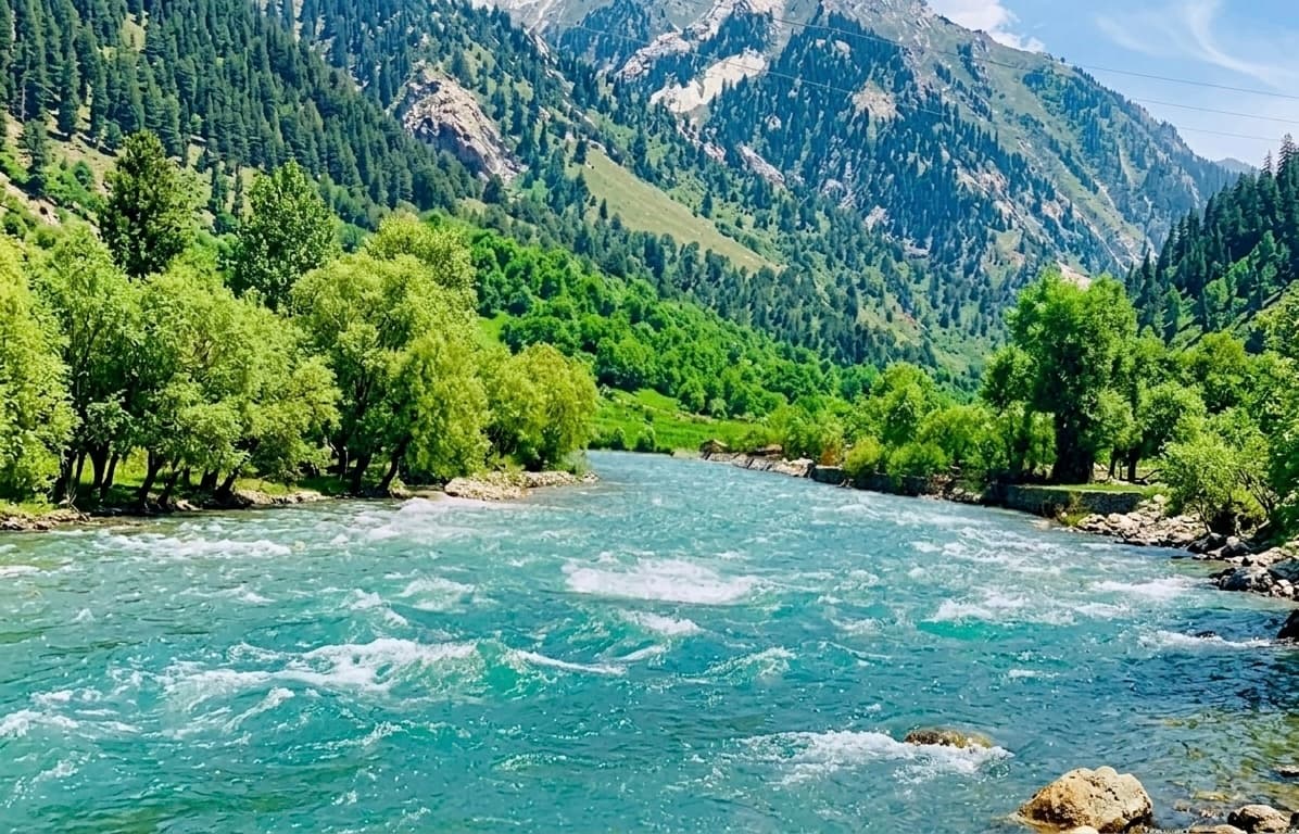 د کونړ ولایت په سیند کې د طالبانو د یوه غړي مېرمن ډوبه شوې ده.