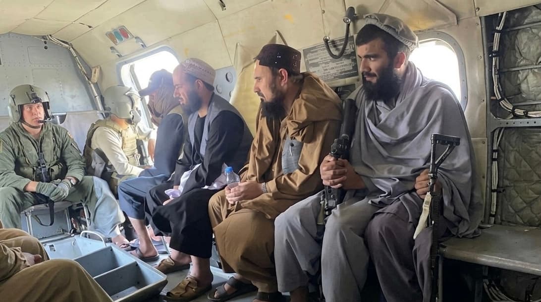 جمعه‌خان فاتح به طالبان تسلیم شد.