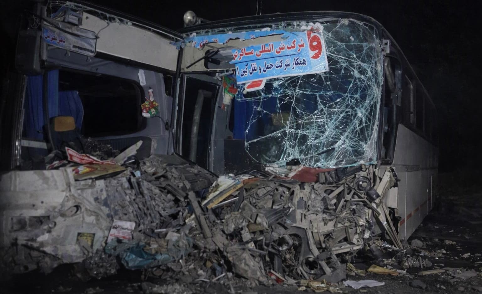 برخورد بس مسافربرى با تيلر در زابل؛ ٧ نفر زخمى شدند.