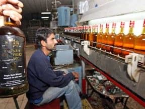 Pakistan has resumed the export of alcoholic beverages after 50 years.