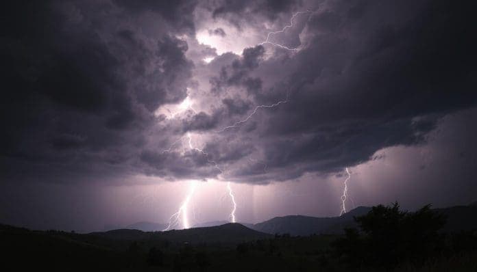 دو نفر در پى رعد و برق و توفان در ننگرهار جان باختند.