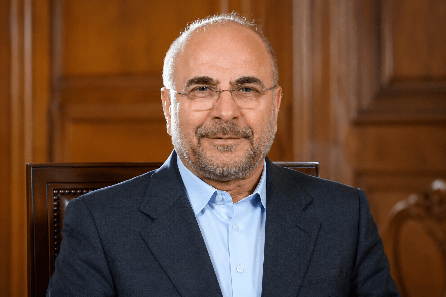 محمد باقر قاليباف؛ دشمن اهداف نظامى خود را كنار نگذاشته است.