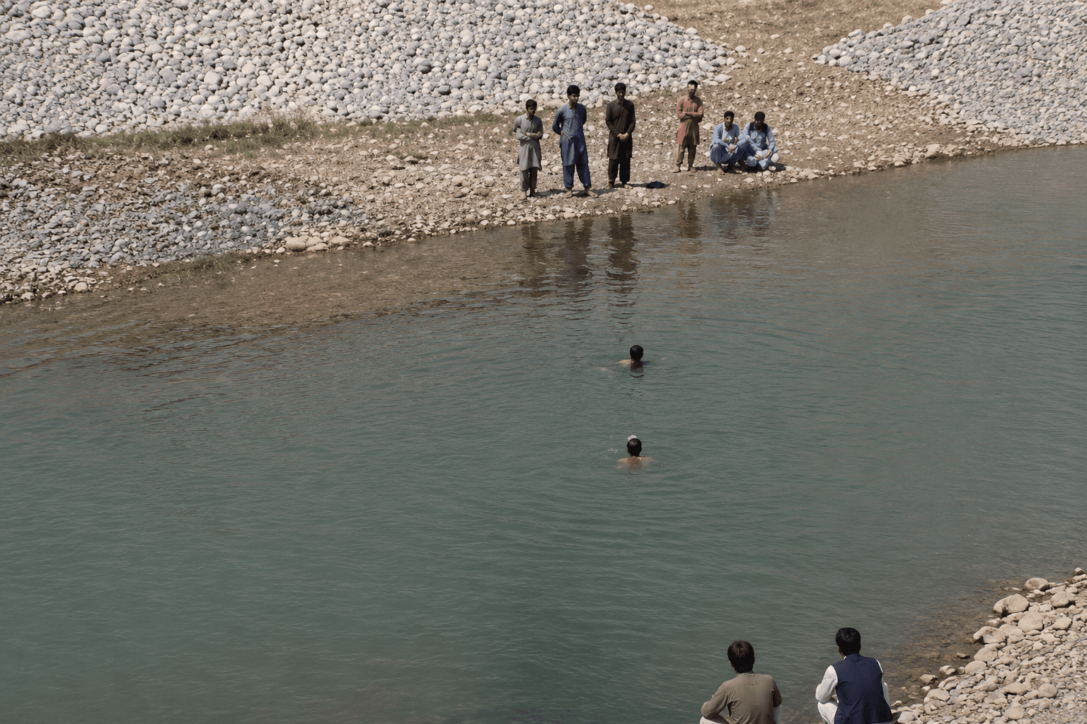 سه جوان در ولايت پكيتيا هنگام آب بازى غرق شدند.