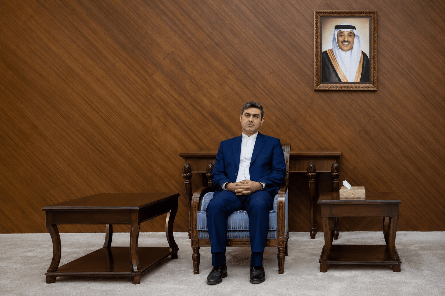 كويت دو كارمند سفارت ايران را اخراج كرد.