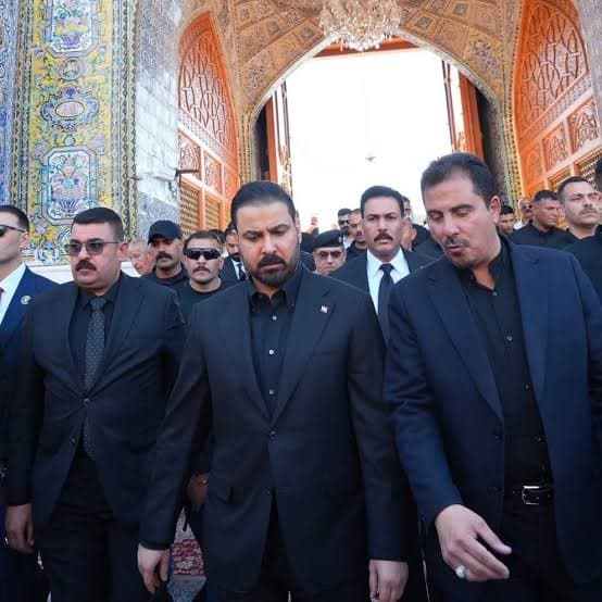 د عراق لومړي وزیر د آیت الله محمد اسحاق فیاض د جنازې په مراسمو کې ګډون وکړ.