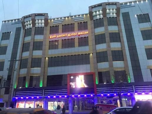 گزارش ها از بازداشت ٢٠ خانم در برابر مجتمع تجارتى الماس شرق در هرات.