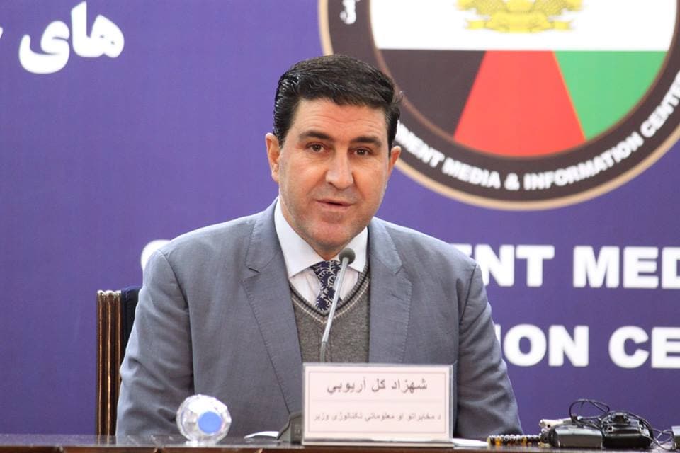 شهزاد اریوبی: ممنوعیت تلفن‌های هوشمند مردم را از امکانات آنلاین محروم خواهد کرد.