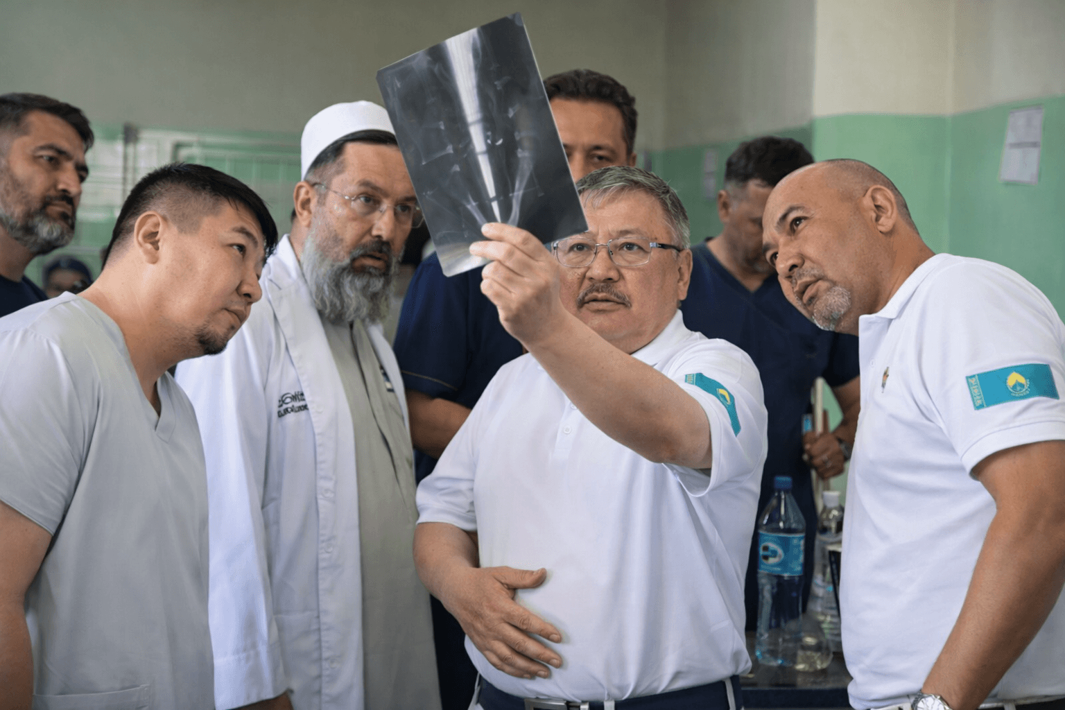 قزاقستانی ډاکټر له کابله تر ستنېدو وروسته: افغانستان لا هم د جګړې په وضعیت کې دی.