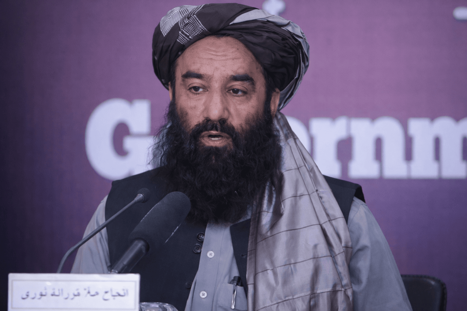 حضور وزير طالبان در كميسيون عالى شيعيان هم زمان با ادامه محدوديت هاى محرم.