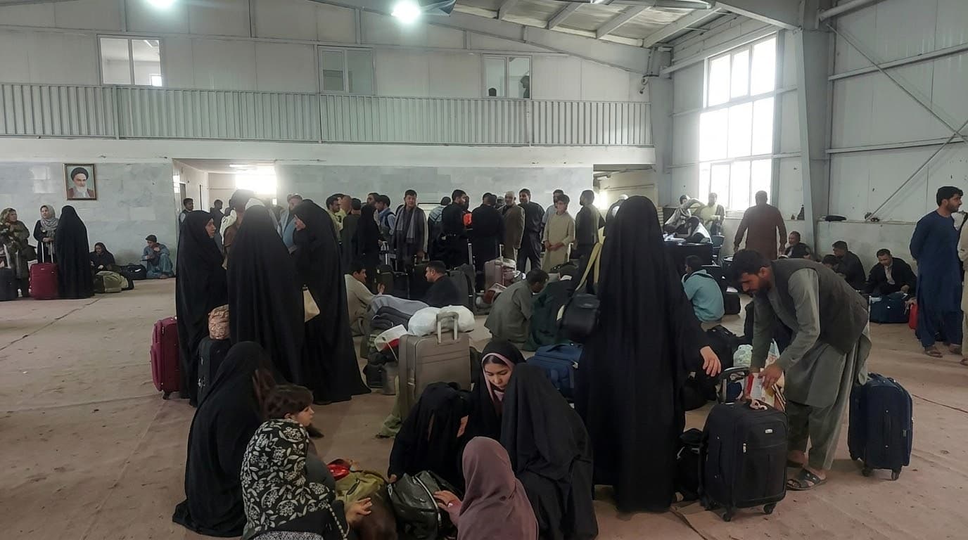 ورود بيش از ١۵۰۰ شهروند افغانستان به ايران براى شركت در مراسم تشييع على خامنه اى.