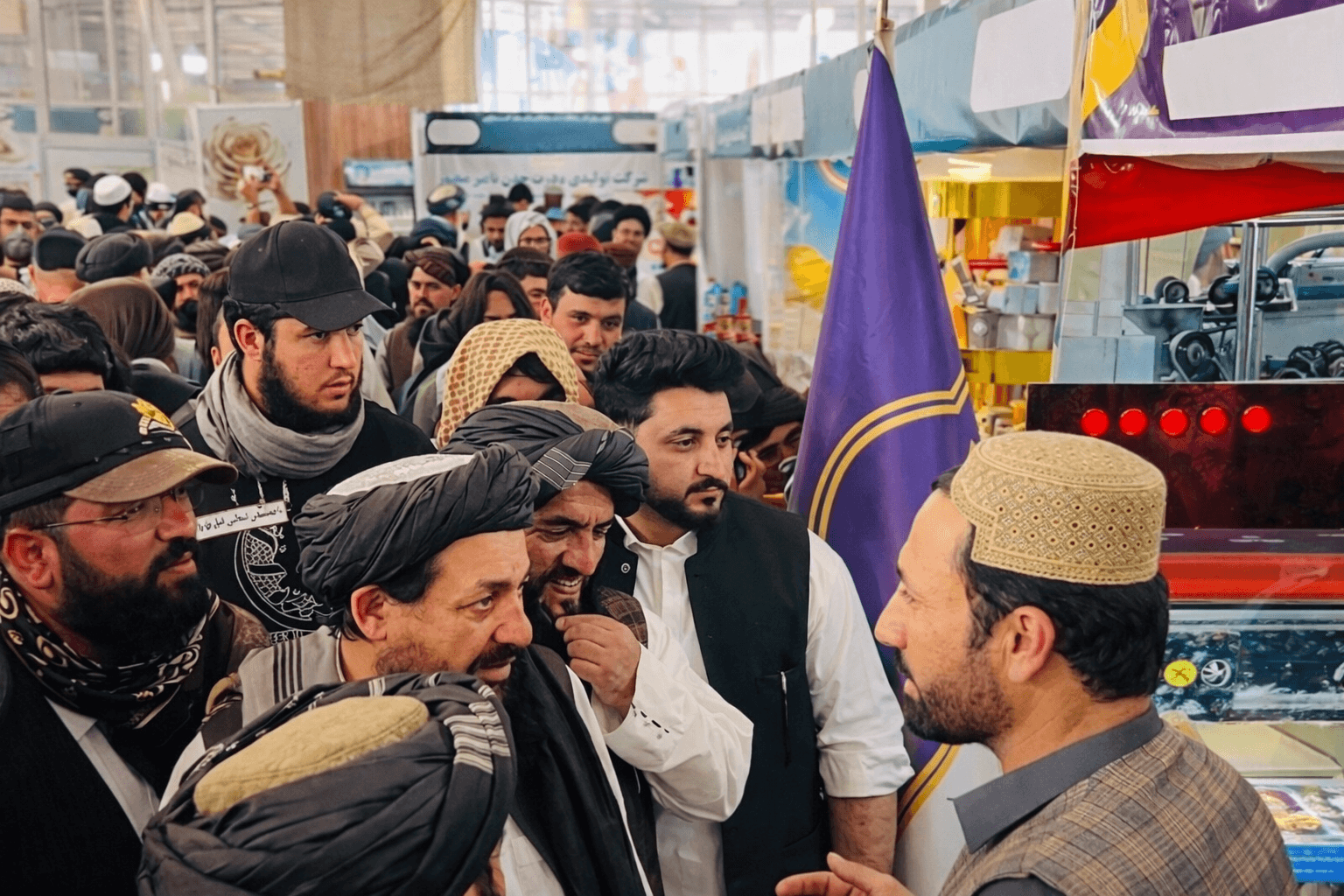 افتتاح نمایشگاه محصولات داخلی در غزنی.