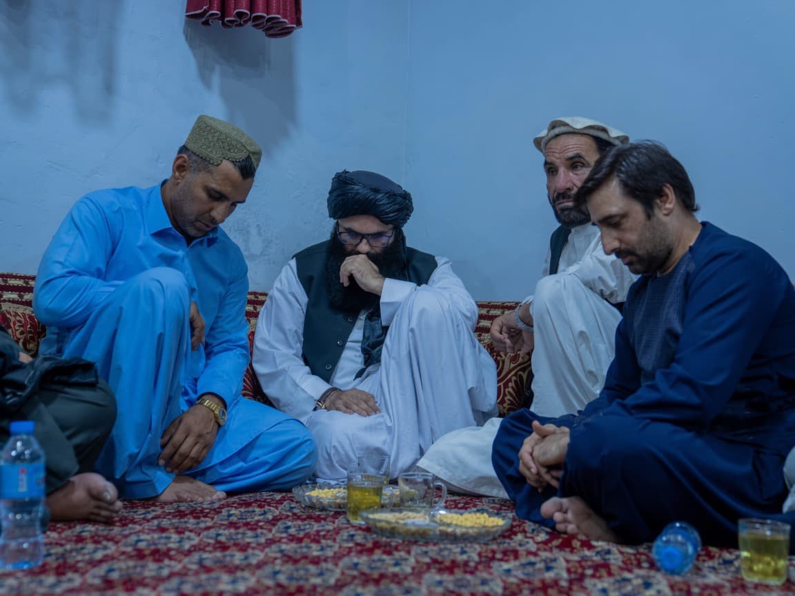 سراج الدين حقاني د شاپور ځدراڼ كور ته ورغلى او غمشريكي يې ورسره كړې.
