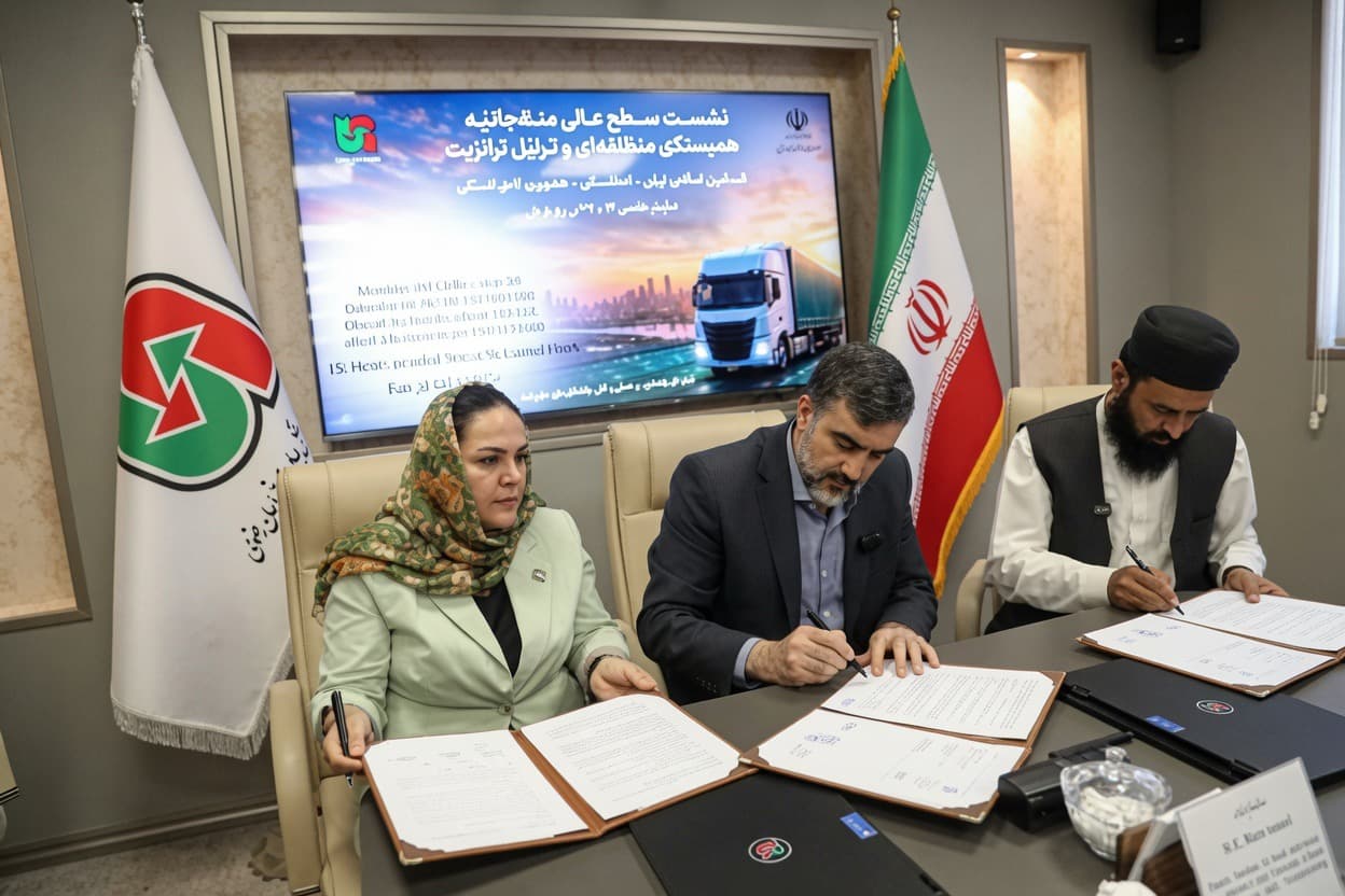 ايران افغانستان وتاجيكستان براى راه اندازى مسير ترانزيتى مشترک توافق كردند.