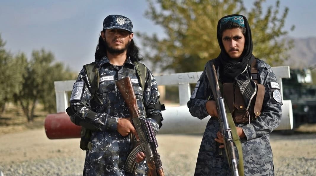 طالبانو په كونړ کې ډيورند كرښې ته نږدې ولسواليو كې د جنګیاليو د جذب بهير پيل كړ.