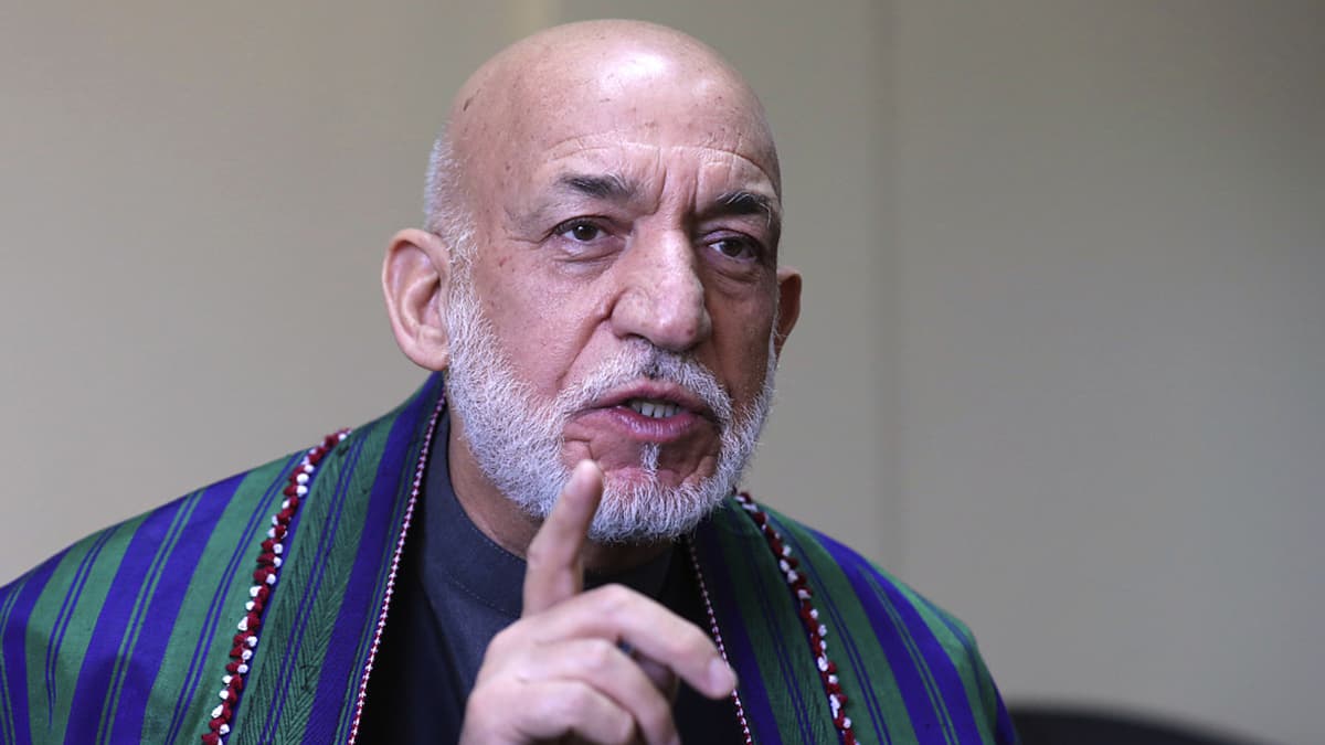 کرزی: مسائل آموزشی باید از مسائل سیاسی جدا نگه داشته شود.