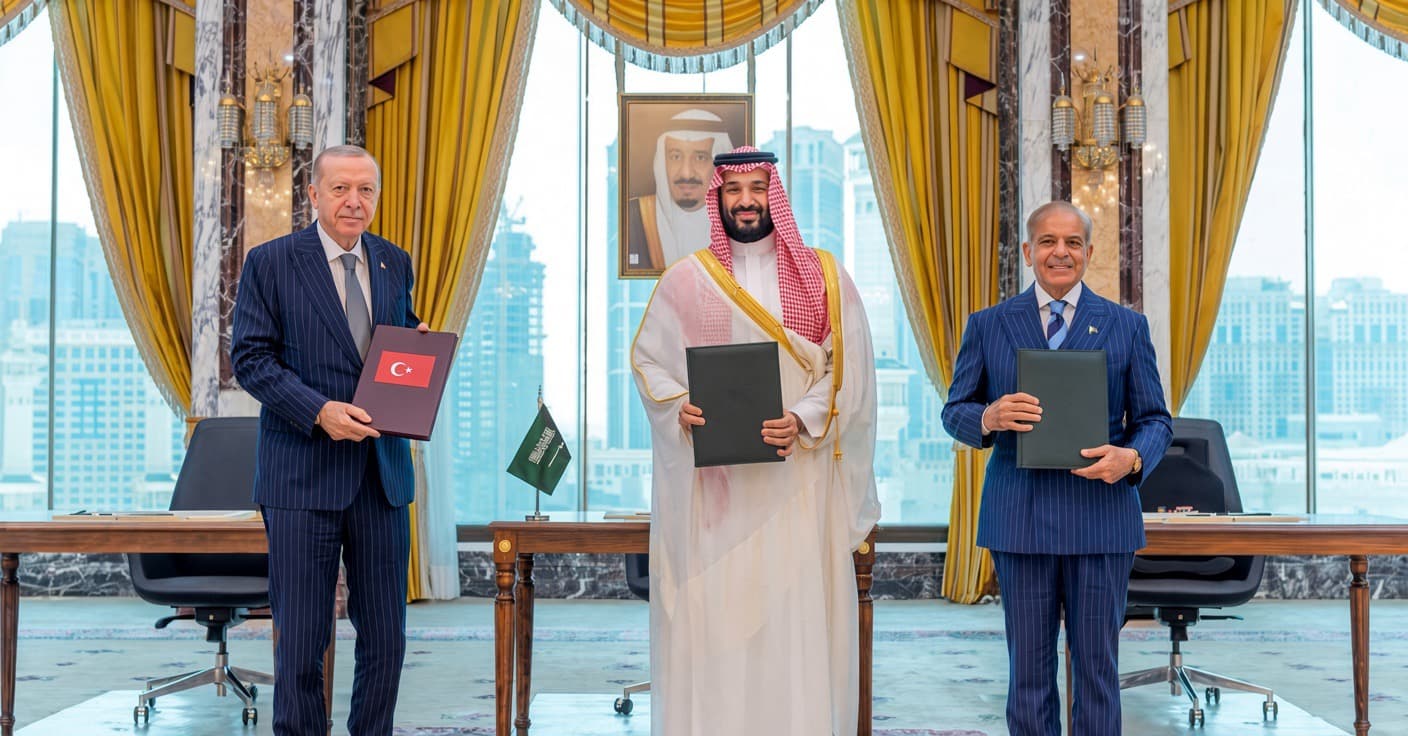توافق دفاعى سه جانبه عربستان سعودى تركيه و پاكستان در مكه.
