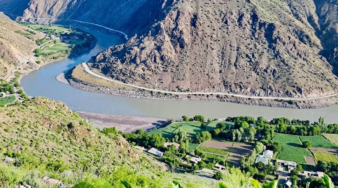 د بدخشان په نسي ولسوالۍ کې د جمعه‌خان فاتح پر مواضعو بمبار کړی.