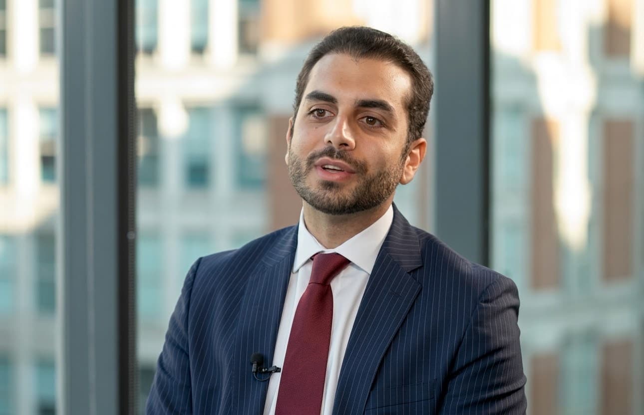 علي ميثم نظري: ځينې كسان هم د امان اللّه خان او هم د طالبانو ملاتړ كوي.