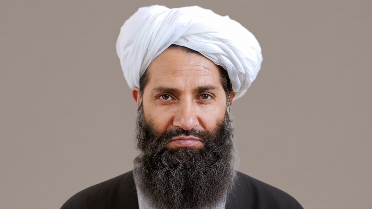 رهبر طالبان: بدون علم انسان نمى تواند در دنيا زندگى كند.