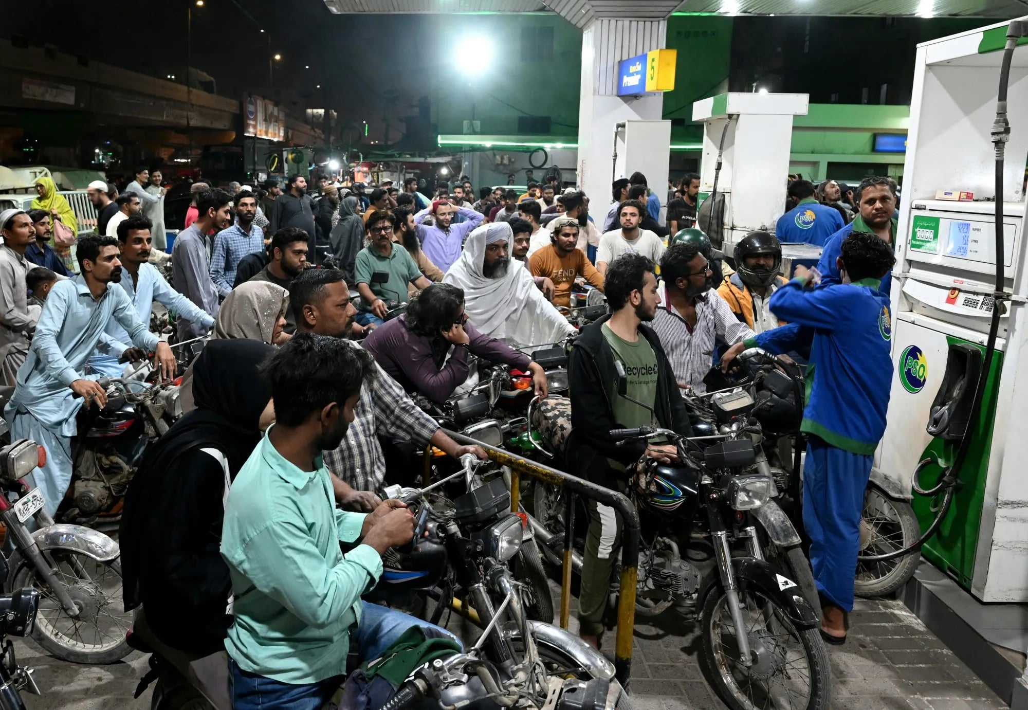 As tensions between the United States and Iran continue to rise, the global oil market is feeling the strain, and the energy crunch is getting worse.