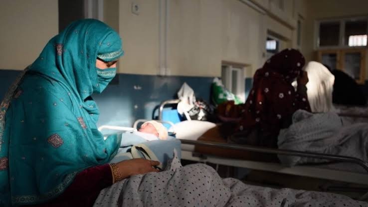 Residents of Kunduz: The shortage of medicine has put the childbirth process at risk.