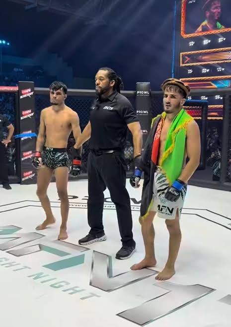Rabie Panjshiri, Afghan fighter, loses to his Indian opponent in Delhi.