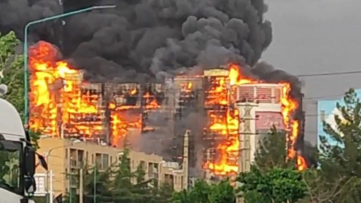 Deadly Fire at a Tehran shopping center leaves 8 dead and 34 injured.
