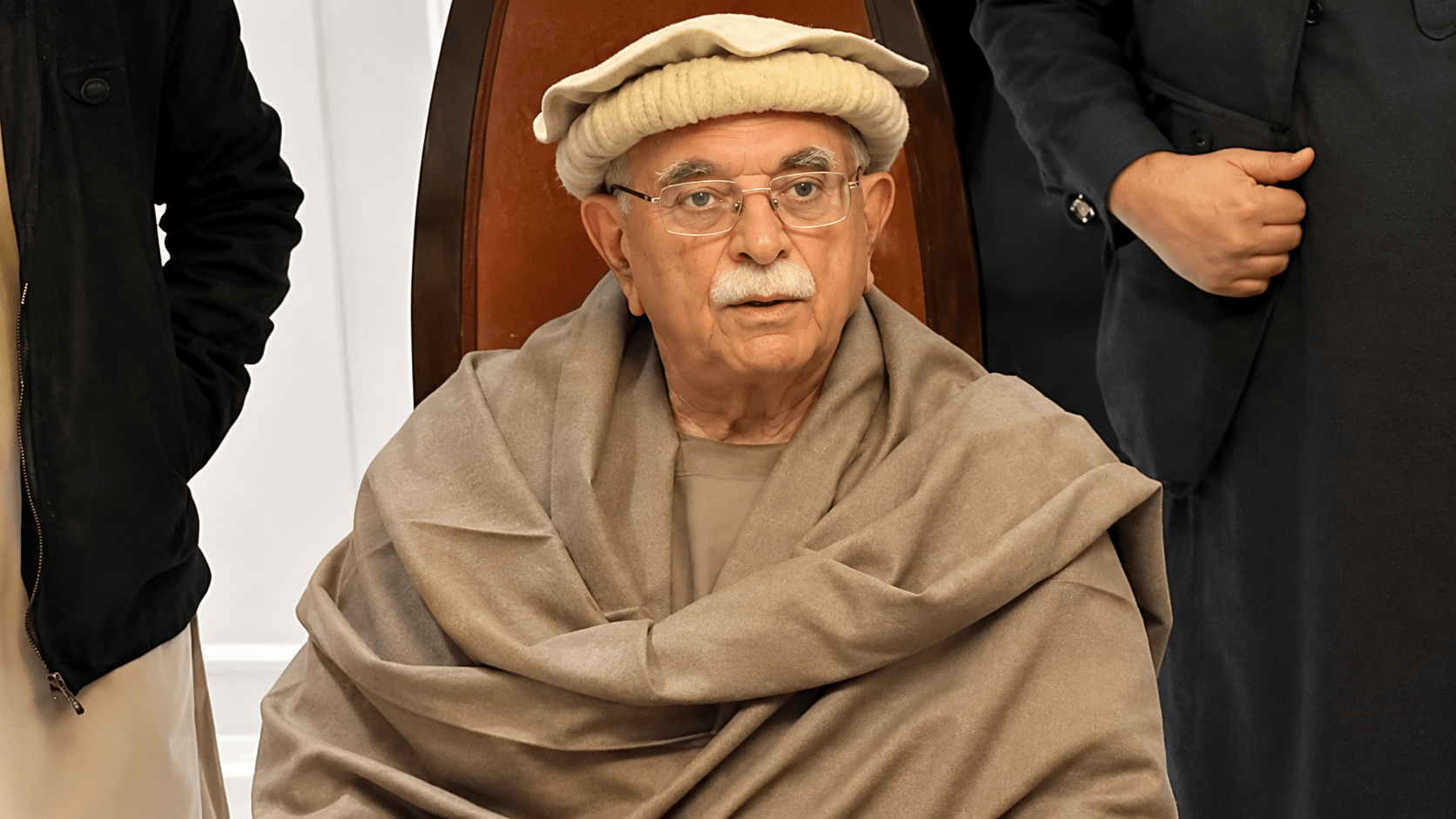 Reactions to Achakzai’s remarks on Issuing Afghan identity cards to Pashtuns in Pakistan.