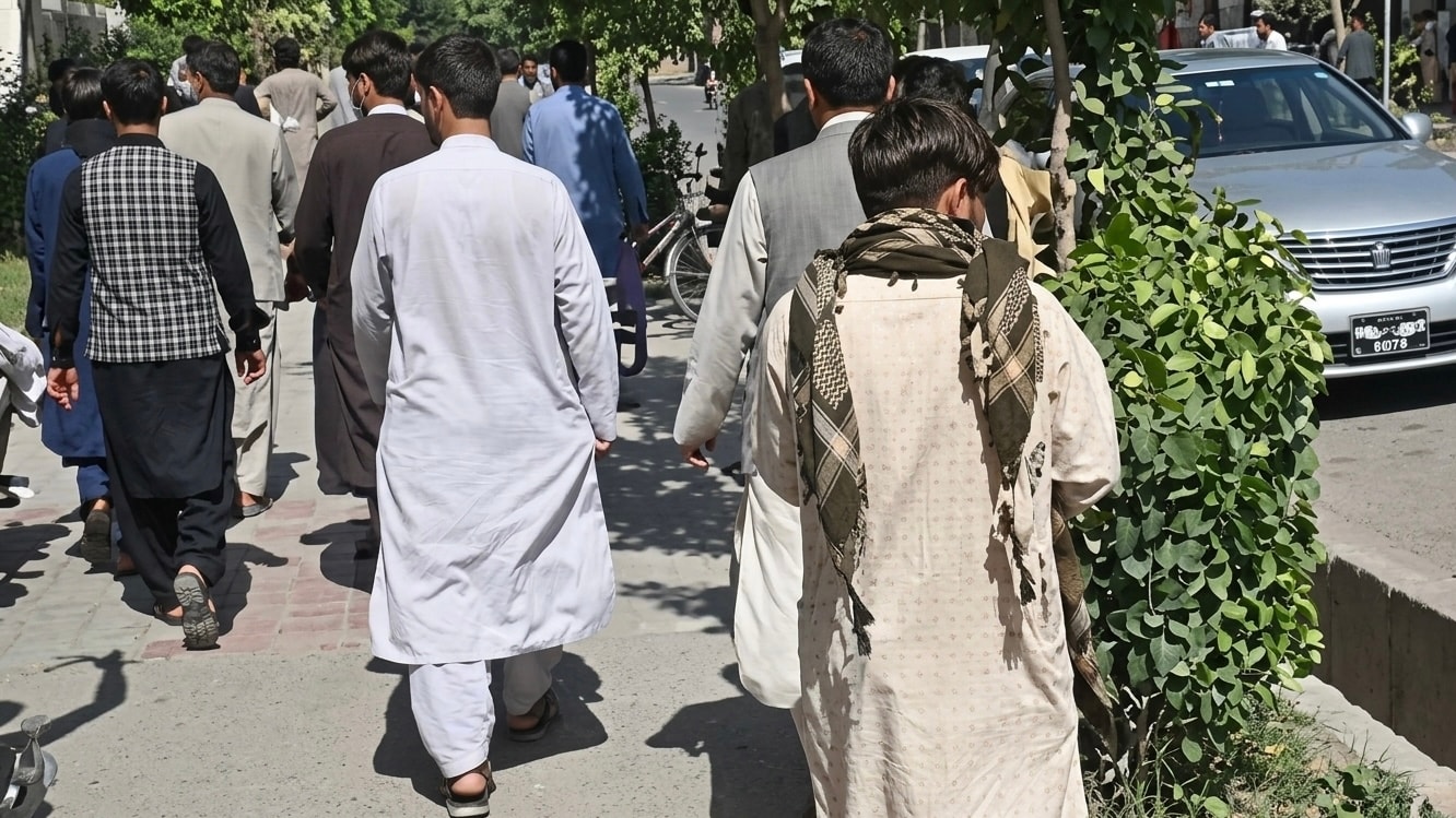 په هرات کې د طالبانو د والي د دفتر مخې ته د ښارایانو اعتراضي غونډه د ډزو په وسیله ودرول شوه.