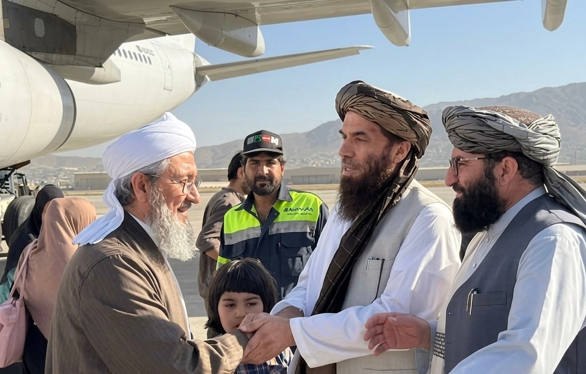 بازگشت پسر صبغت اللّه مجددى به كشور پس از سالها اقامت در تركيه.