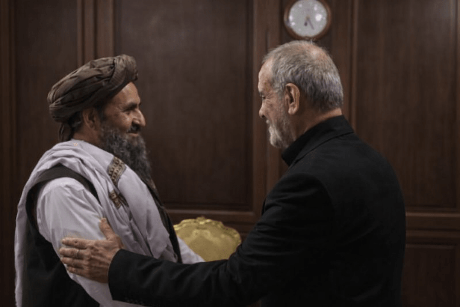 د ایران ولسمشر د طالبانو له لوړپوړي چارواکي سره د تهران د مراسمو په ځنډه کې لیدنه کړې.