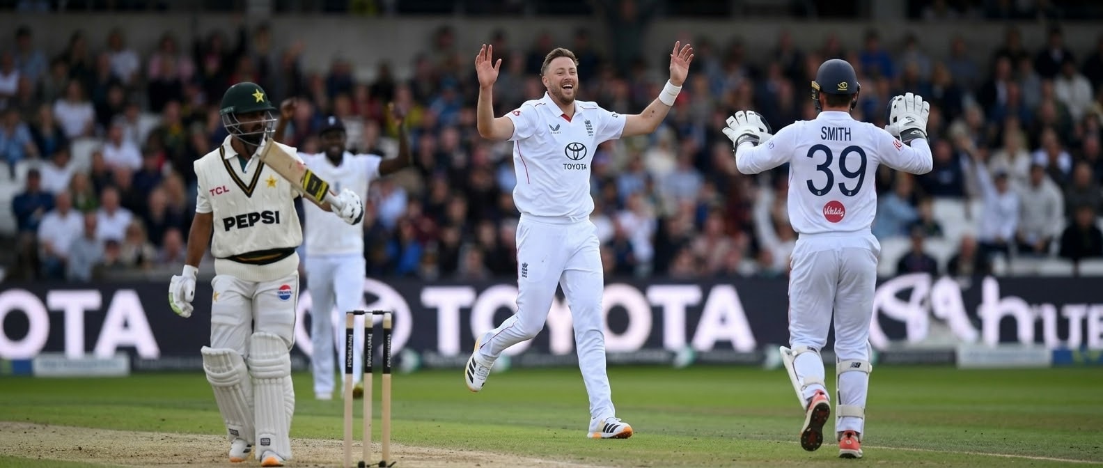 England defeat Pakistan by 103 runs in first Test.
