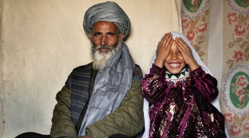 په هلمند کې د دوو ۶ او ۸ کلنو ماشومانو له سپین ږیرو نارینه‌وو سره د اجباري ودونو مخه ونیول شوه.