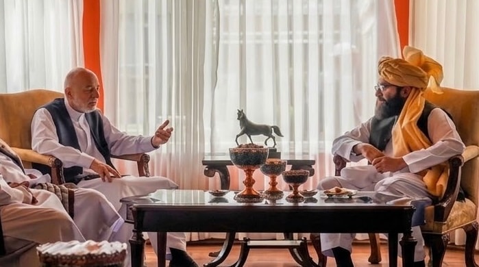طالبانو د حامد كرزي كور محاصره كړی.