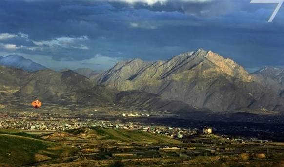 باشنده گان كابل از كندكارى طالبان در پروژه جاده نقاش-شهرک اميد سبز شكايت مى كنند.