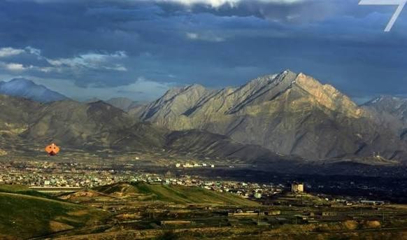 باشنده گان كابل از كندكارى طالبان در پروژه جاده نقاش-شهرک اميد سبز شكايت مى كنند.
