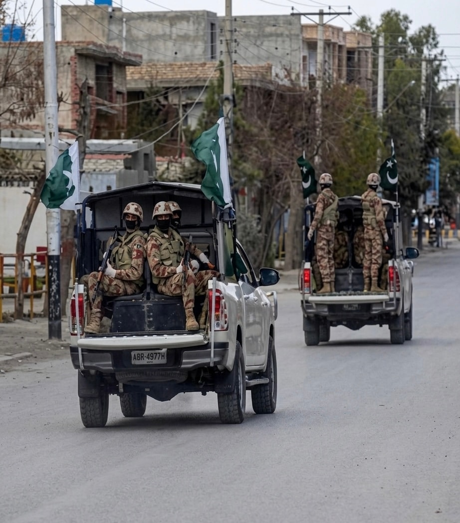 در بلوچستان، یک زن پولیس و یک استاد دانشگاه کشته شدهاند