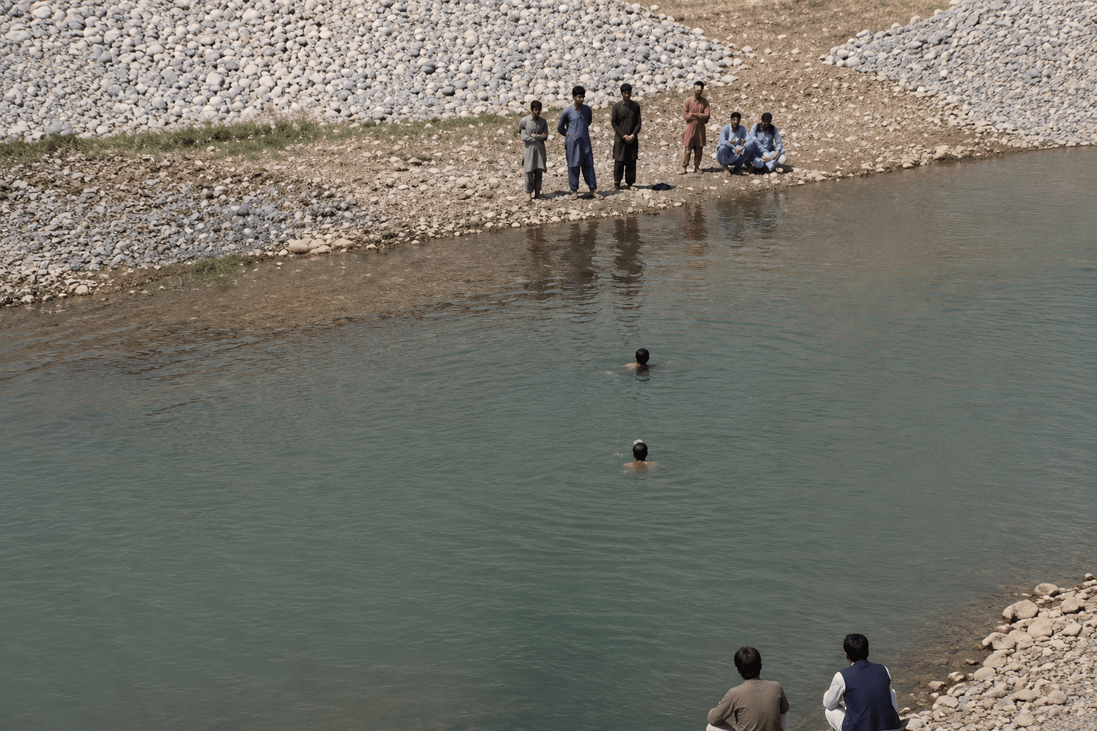 سه جوان در ولايت پكيتيا هنگام آب بازى غرق شدند.