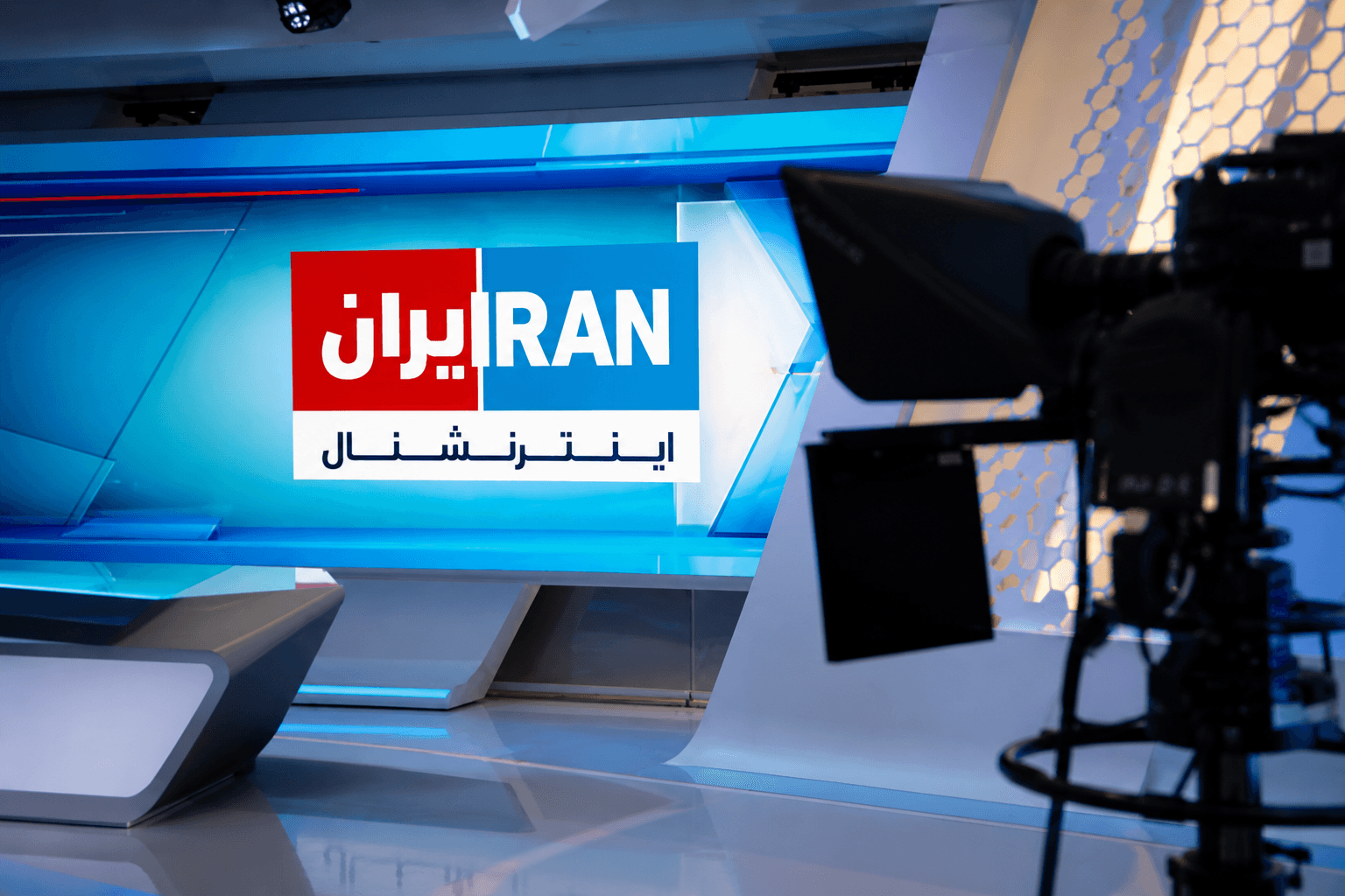 ایران انټرنشنل خپل ۶۵۰ میلیونه پونډه پور په ونډو (سهامو) بدل کړی دی.