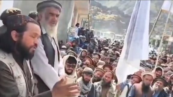 د بدخشان یو شمېر اوسېدونکو د سرو زرو د کانونو د استخراج د درولو پر ضد لاریون کړی.