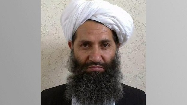 هبتالله اخوندزاده په ښوونځیو او مدرسو کې د دیني علومو پر زدهکړې ټینګار وکړ.