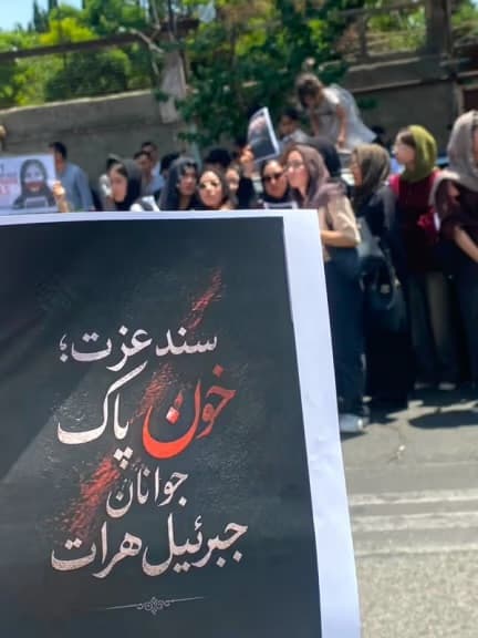 د هرات د لاریون کوونکو د ملاتړ لپاره افغان کډوالو په تهران کې اعتراضي غونډه جوړه کړې.