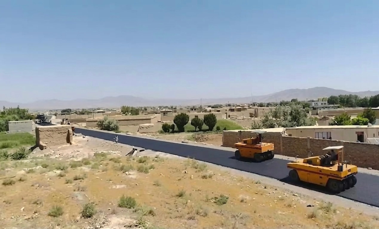 پيشرفت ٧١ درصدى كار ساخت لين دوم سرک ميدان وردک-لوگر.