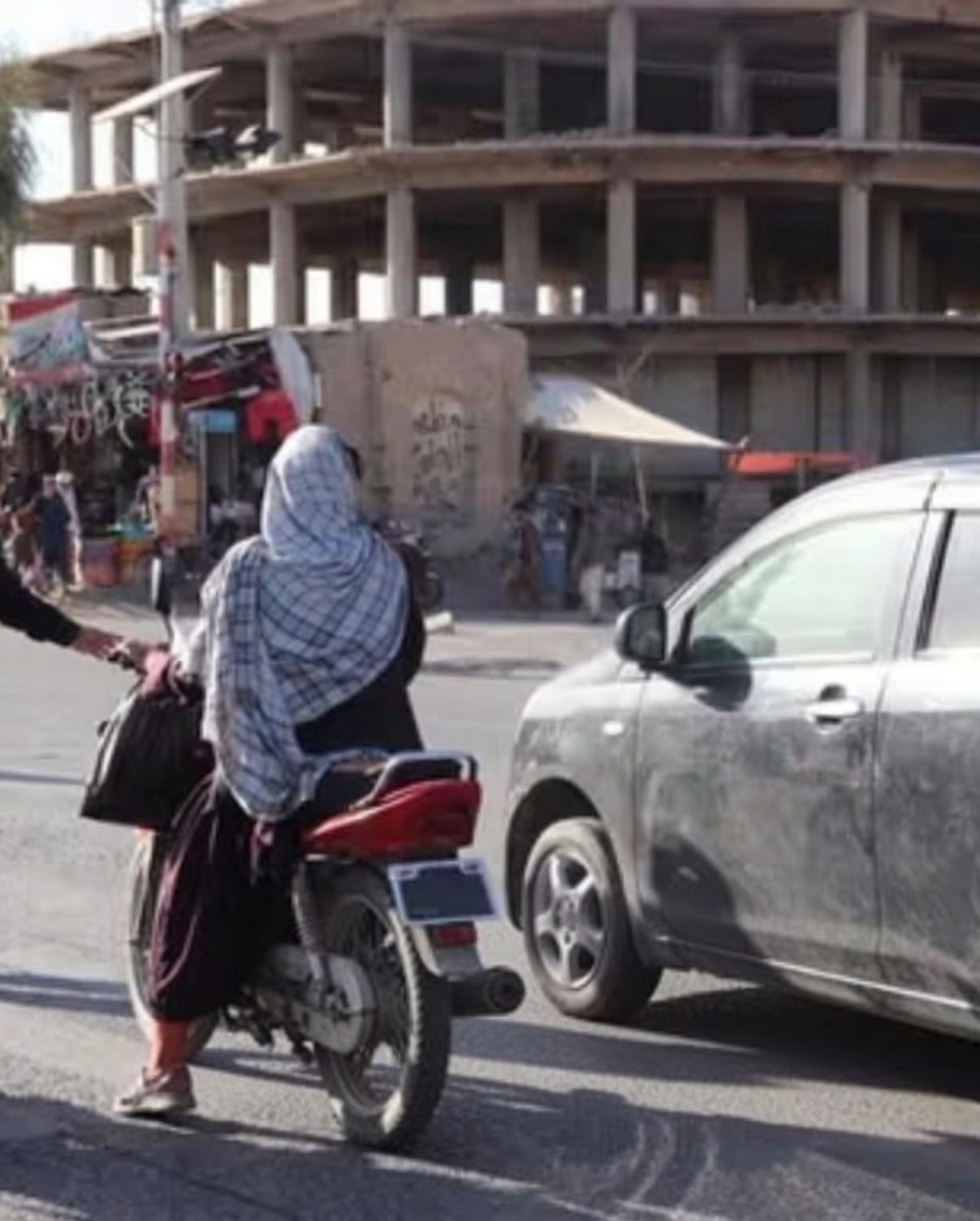 گزارشها از محدوديت هاى تازه طالبان بر ظاهر و رفتار مردان در قندهار.