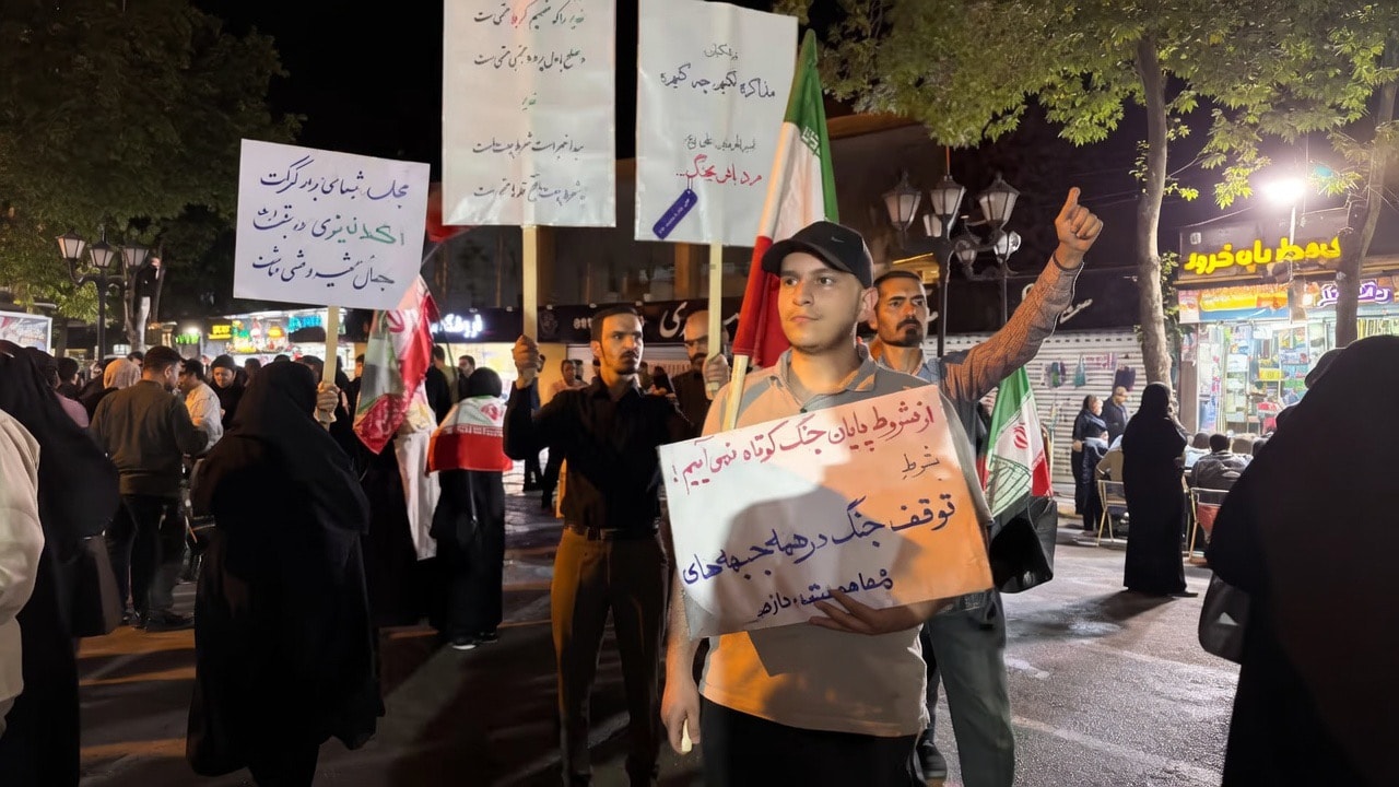 معترضان؛ انتقام خون رهبرمان را مى خواهيم نه توافق با امريكا.