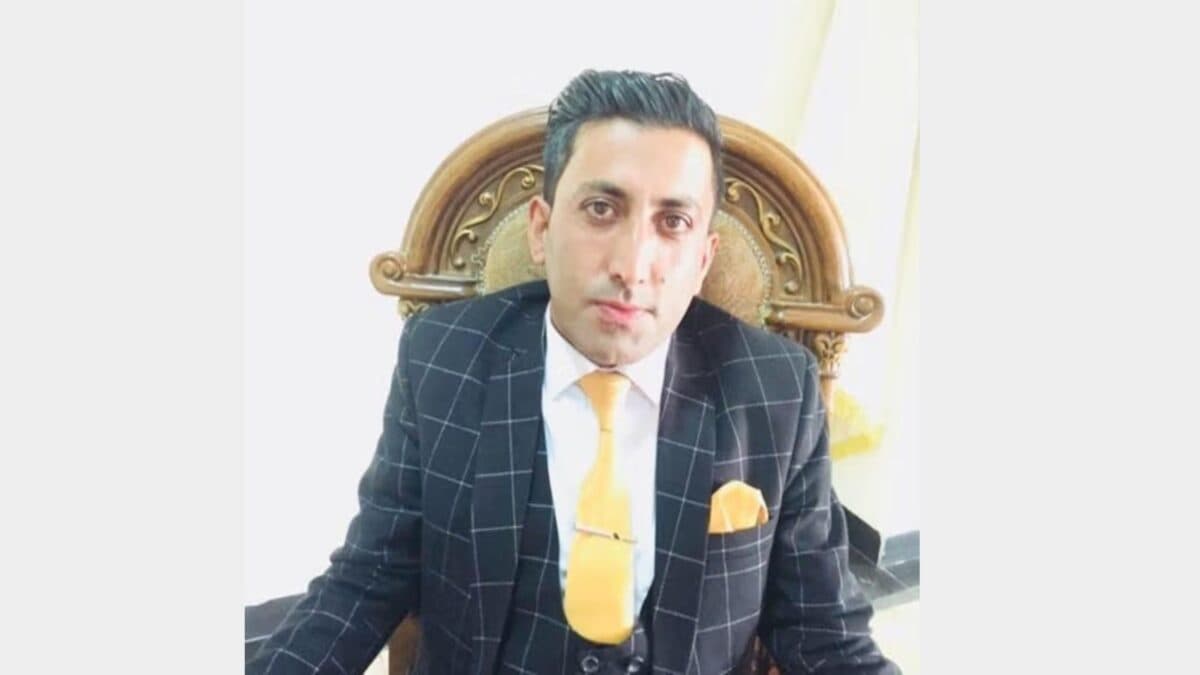 گزارشها:جاويد نيازى بدون حضور خانواده وناظران مستقل محاكمه شده است.